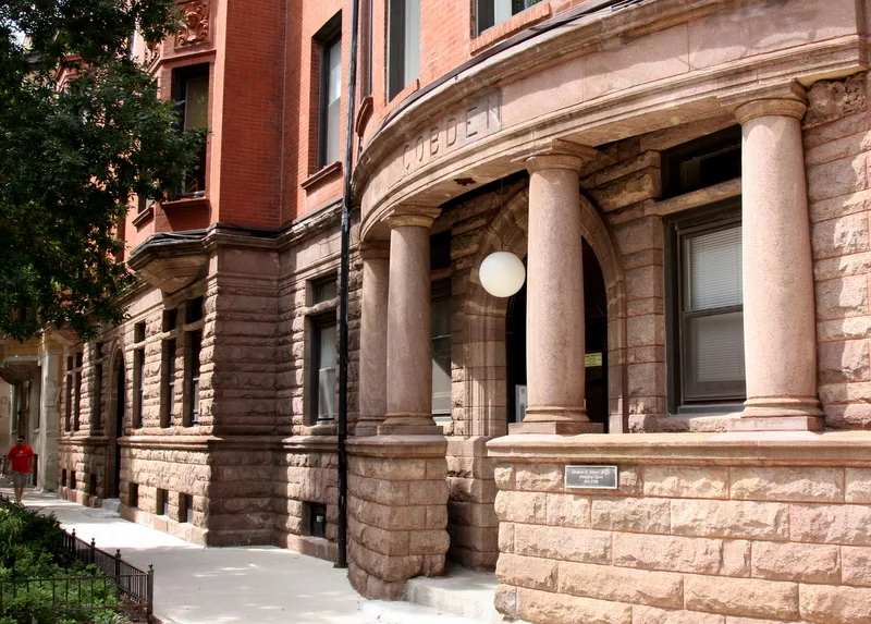 2300 North Clark Apartments