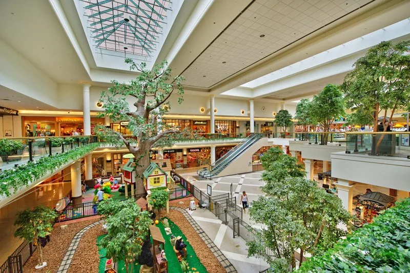 entry drive for Yorktown Apartments in Lombard IL
