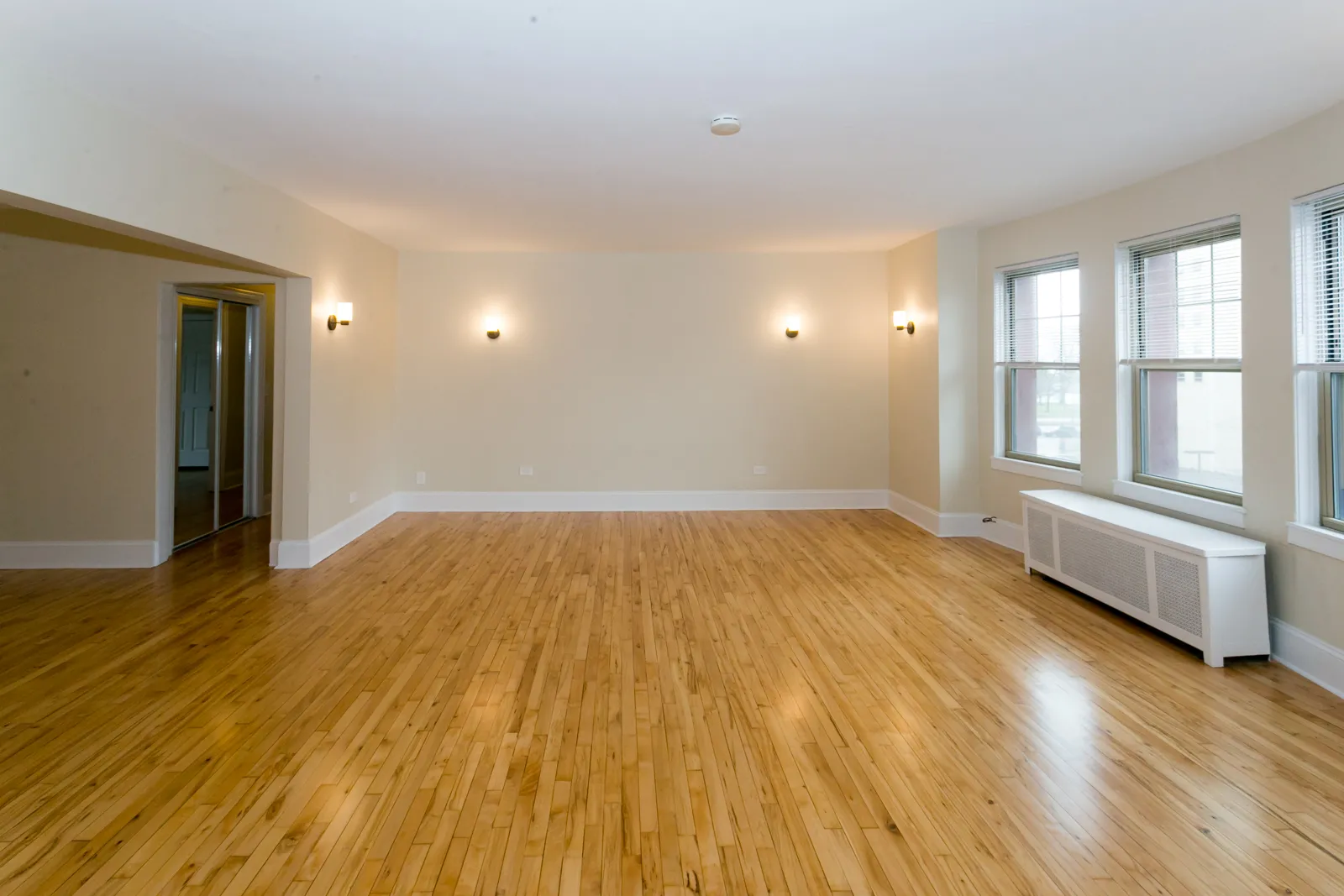 525 W. Cornelia / 520 W. Stratford Apartments