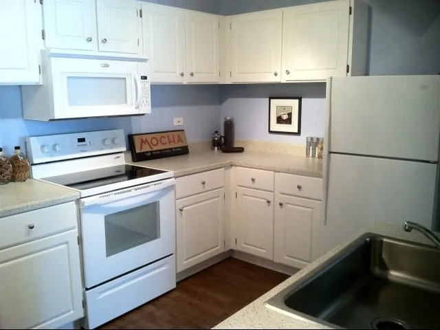 Village Green At Cantera Apartments