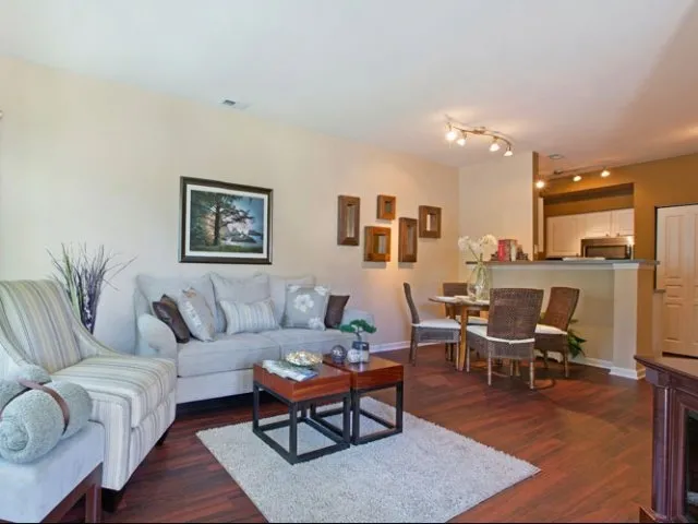 entry garden of Grand Reserve of Naperville Apartments