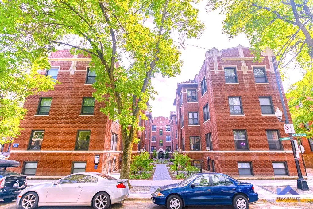 523 W. Fullerton Apartments