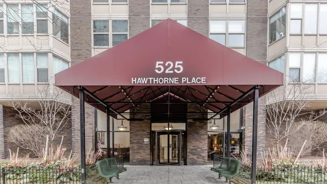 525 West Hawthorne Apartments