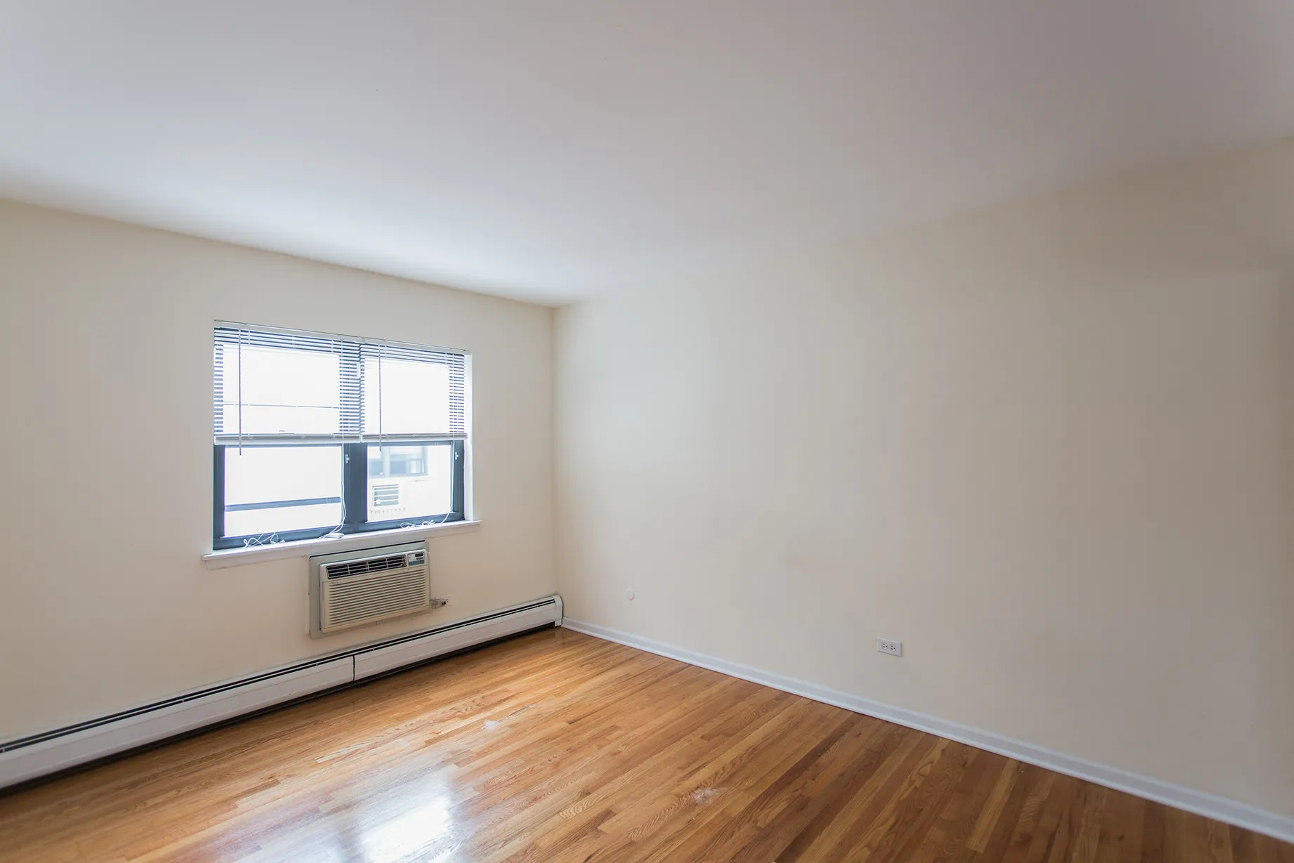 wood floors in living room at Oakdale Terrace Apartments in Chicago