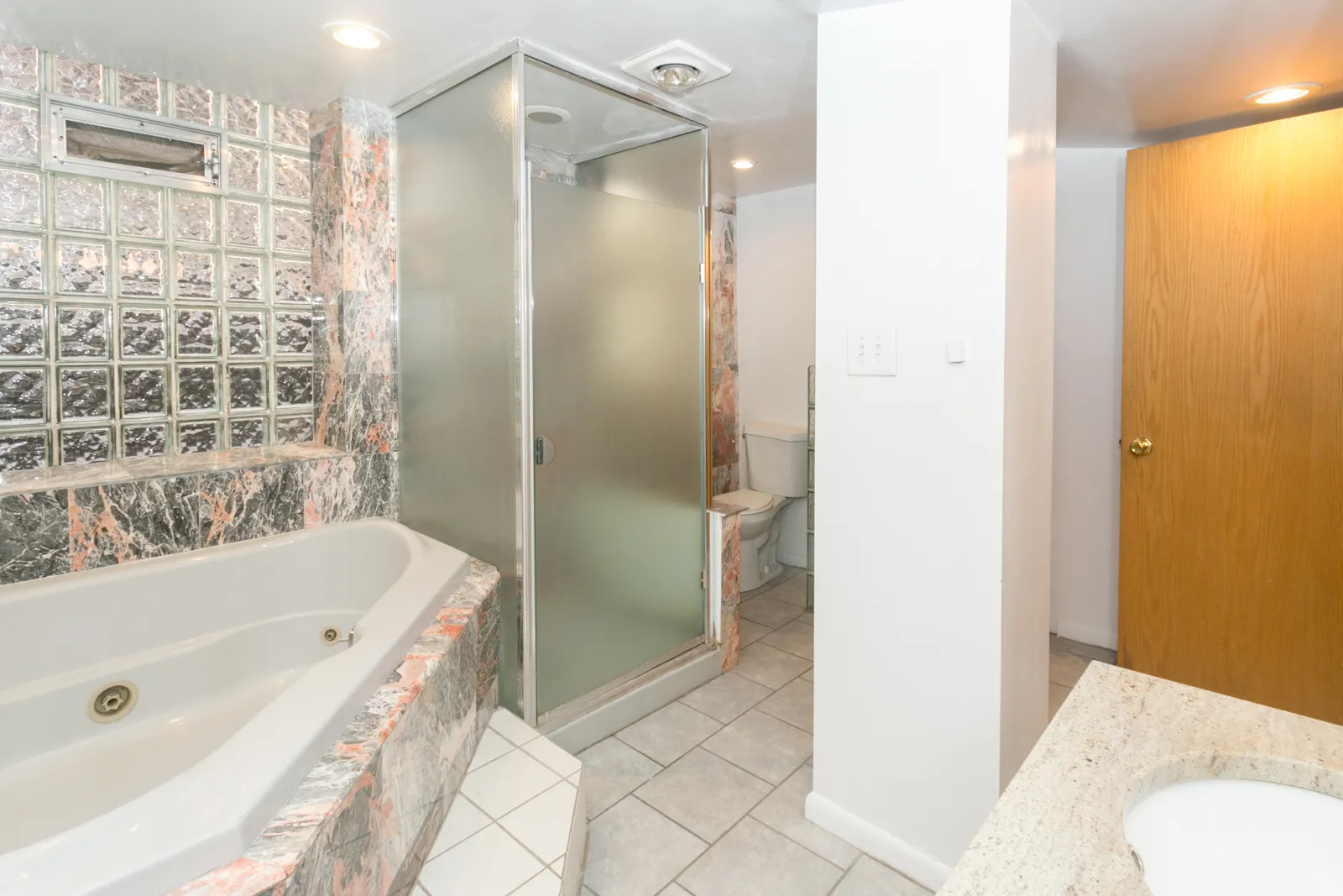 520-28 W Surf Apartments