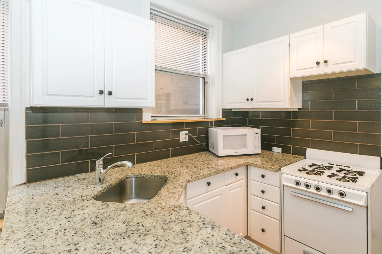 520-28 W Surf Apartments