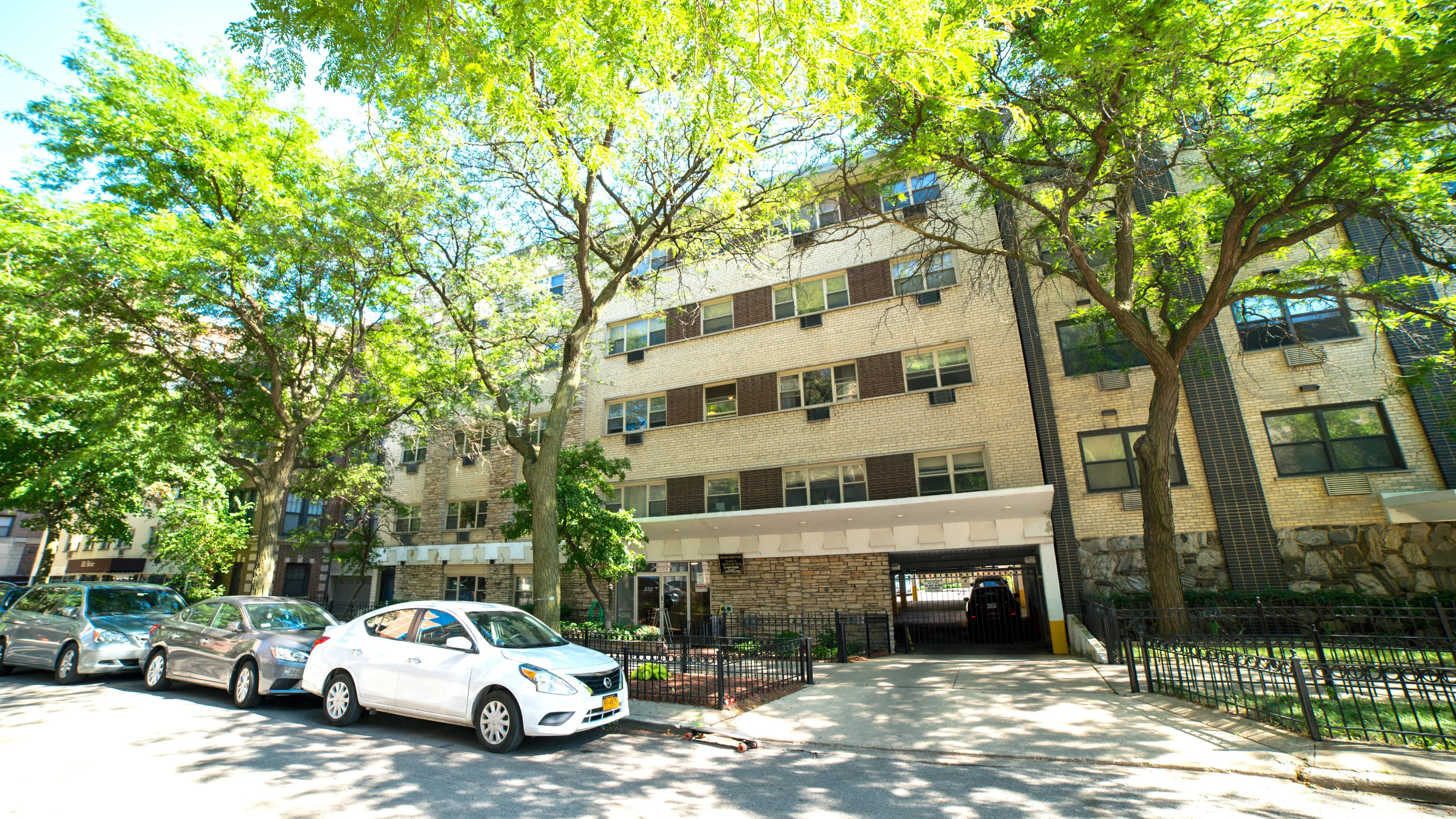 535 West Briar Apartments