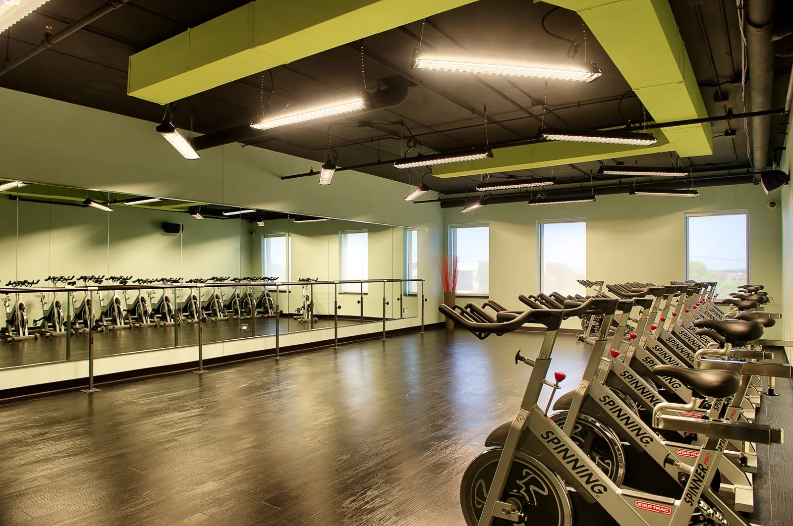 entry drive for Yorktown Apartments in Lombard IL