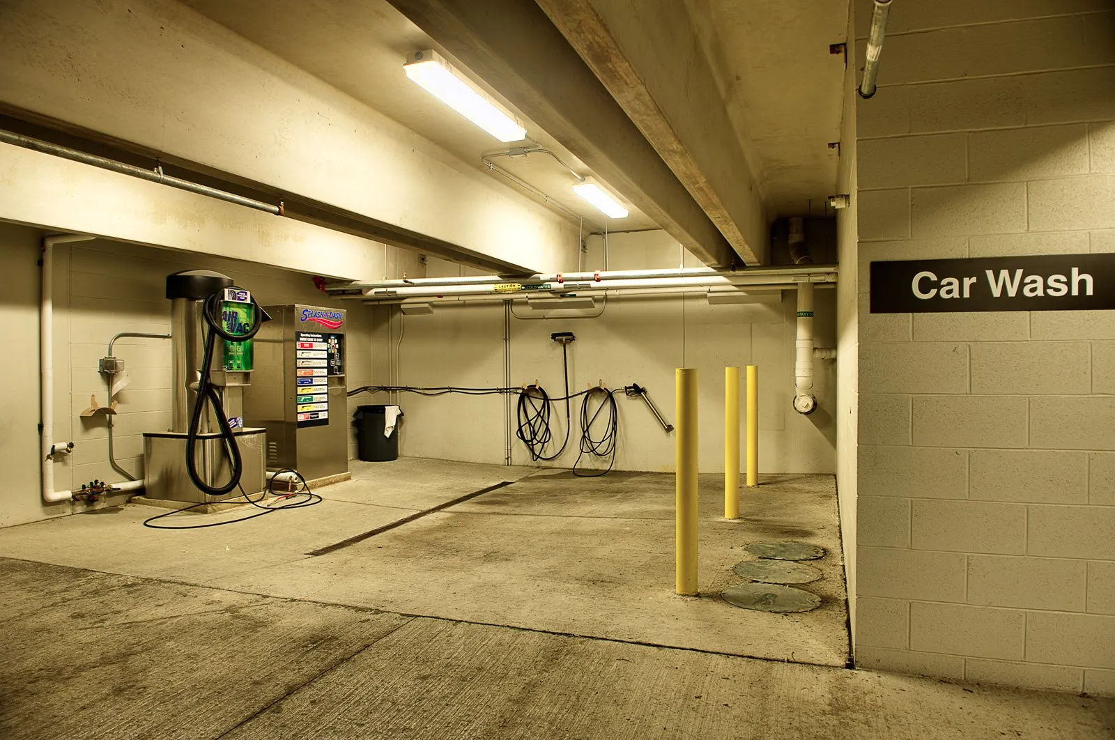 entry drive for Yorktown Apartments in Lombard IL