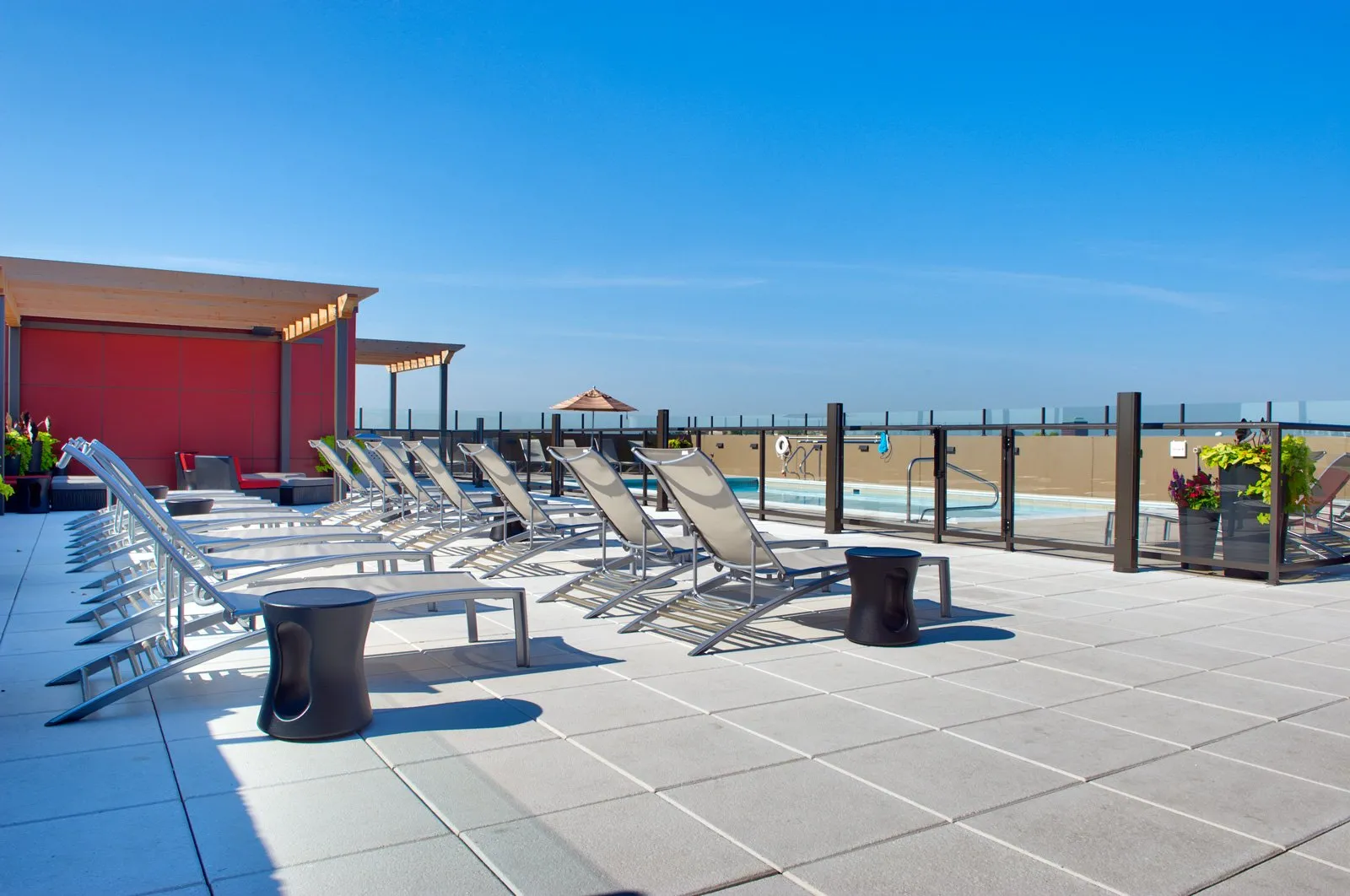 entry drive for Yorktown Apartments in Lombard IL