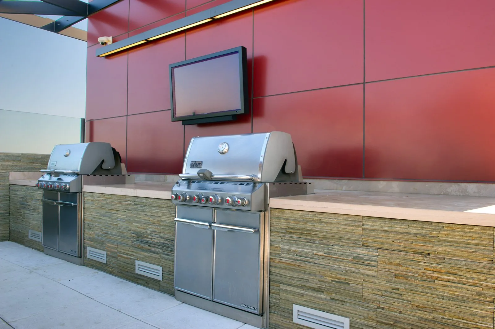 entry drive for Yorktown Apartments in Lombard IL