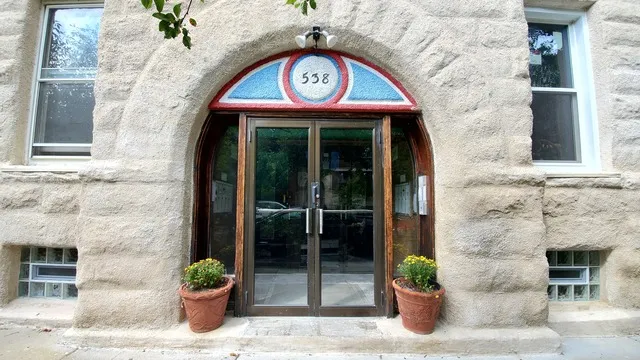 538 W Wrightwood Apartments