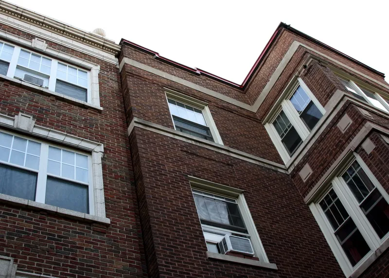 building exterior 5530 N Winthrop Apartments