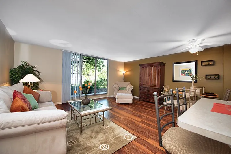 entry drive for Yorktown Apartments in Lombard IL