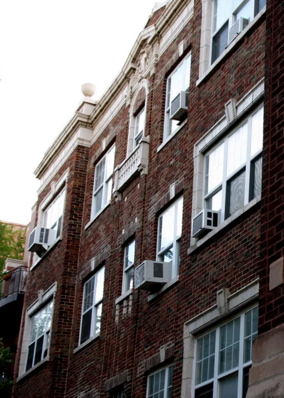 building exterior 5530 N Winthrop Apartments