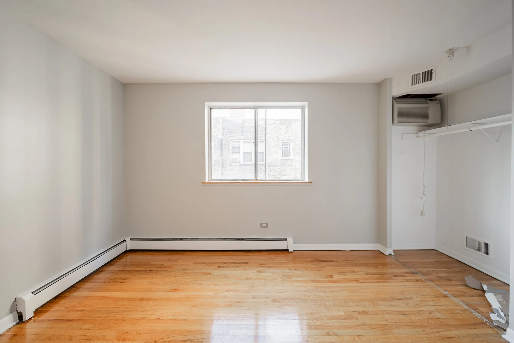 541 West Oakdale Apartments