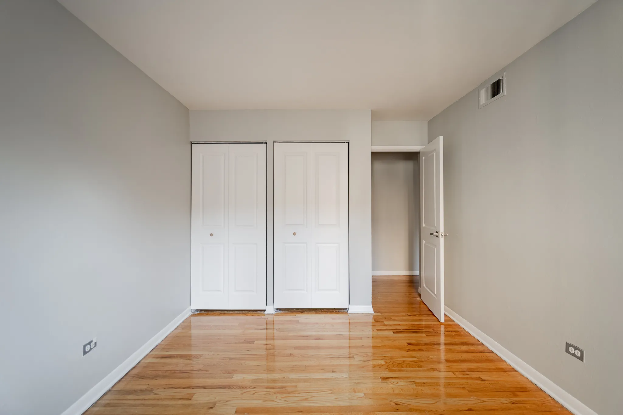 541 West Oakdale Apartments