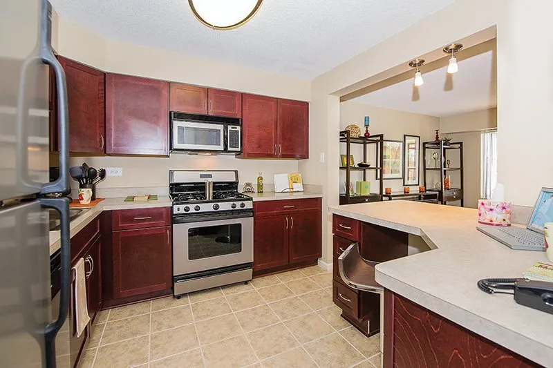 Twin Lake Towers Apartments