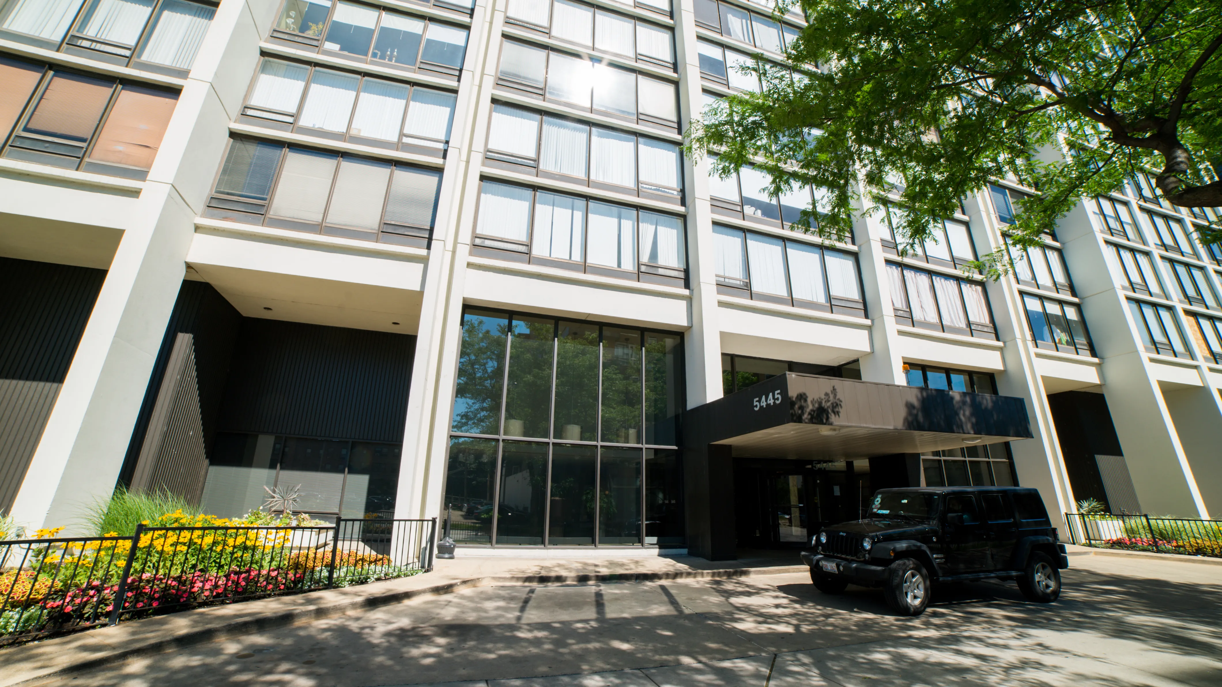 5445 Edgewater Plaza Apartments