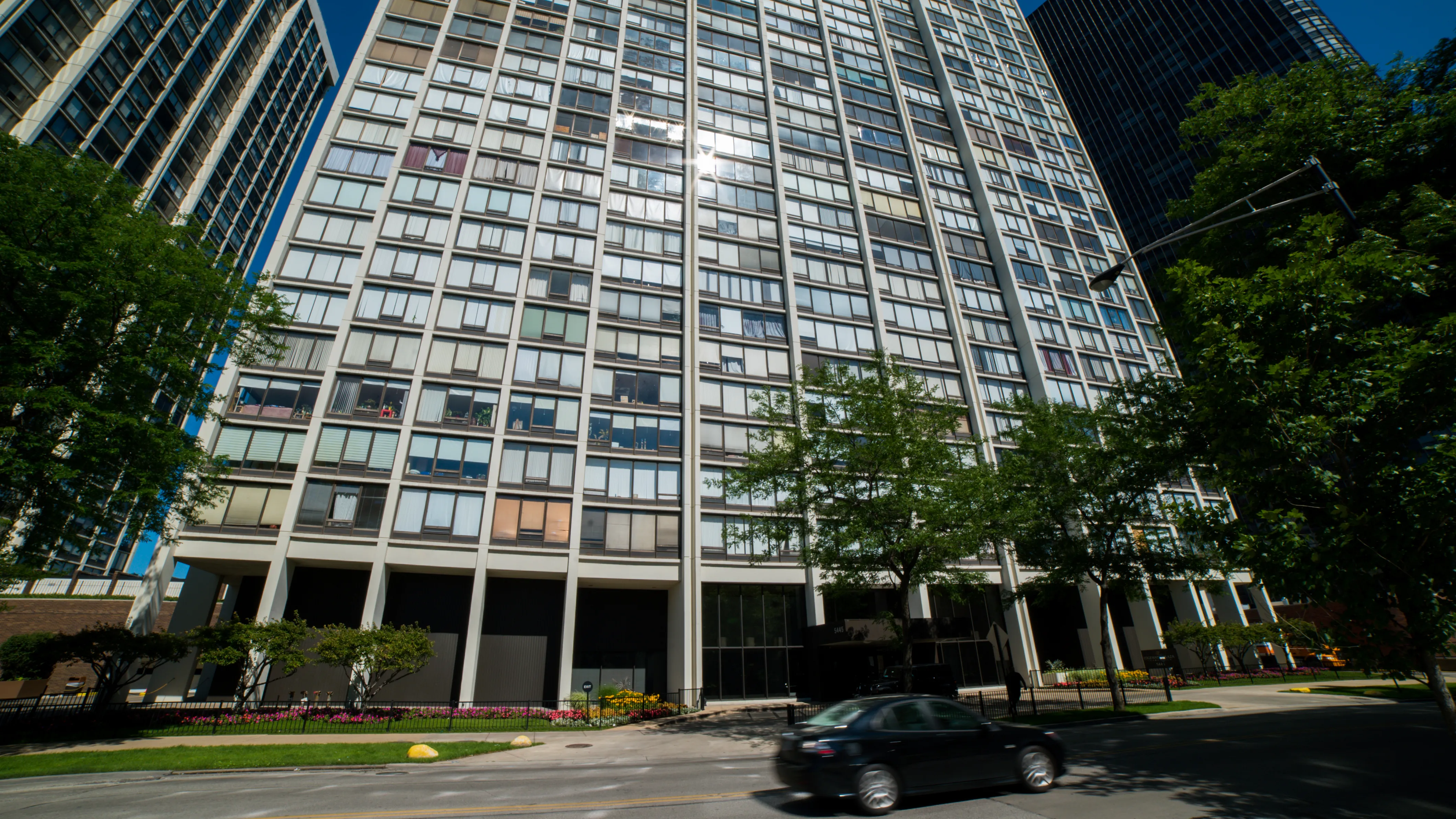 5445 Edgewater Plaza Apartments