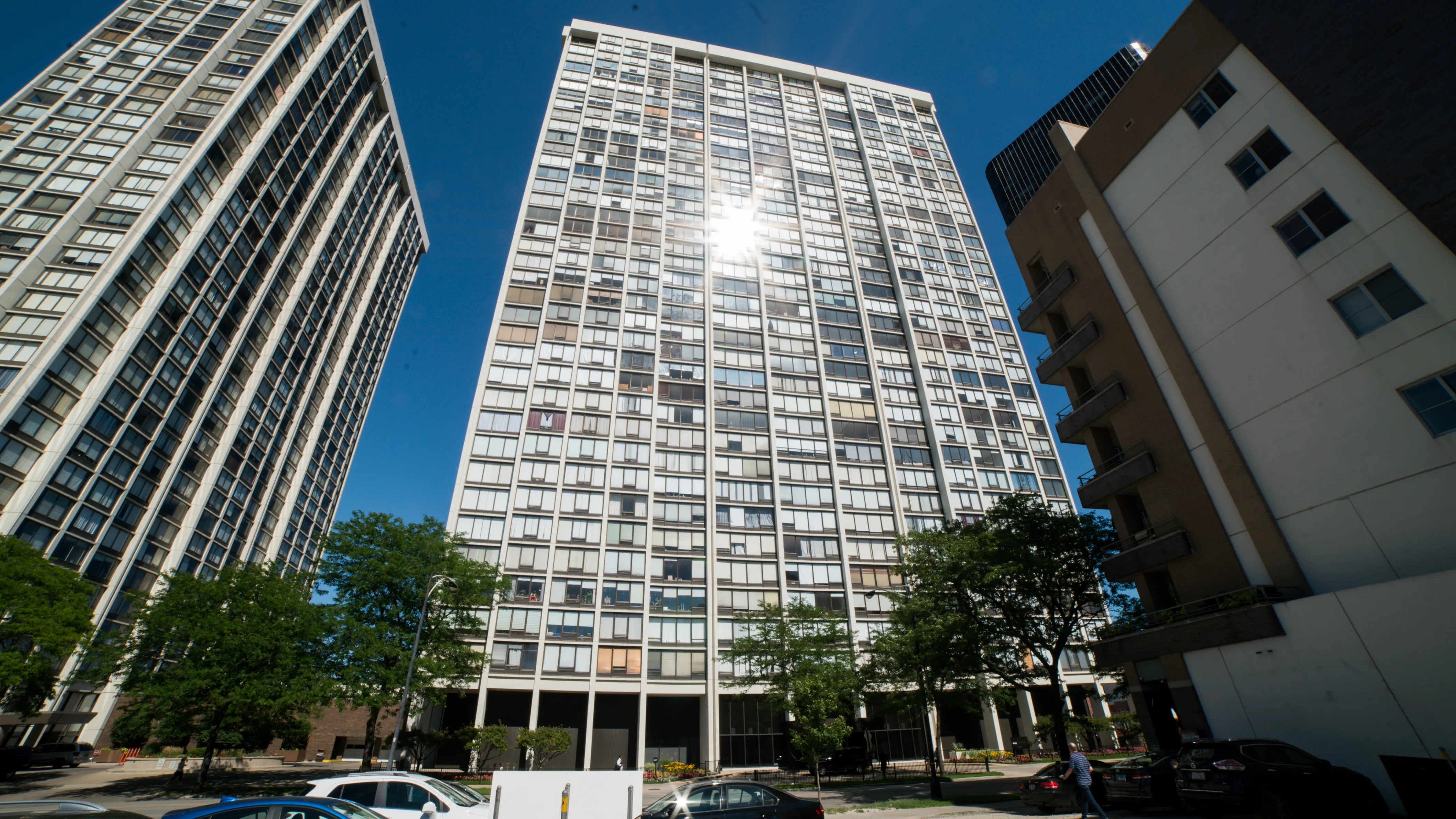 5445 Edgewater Plaza Apartments