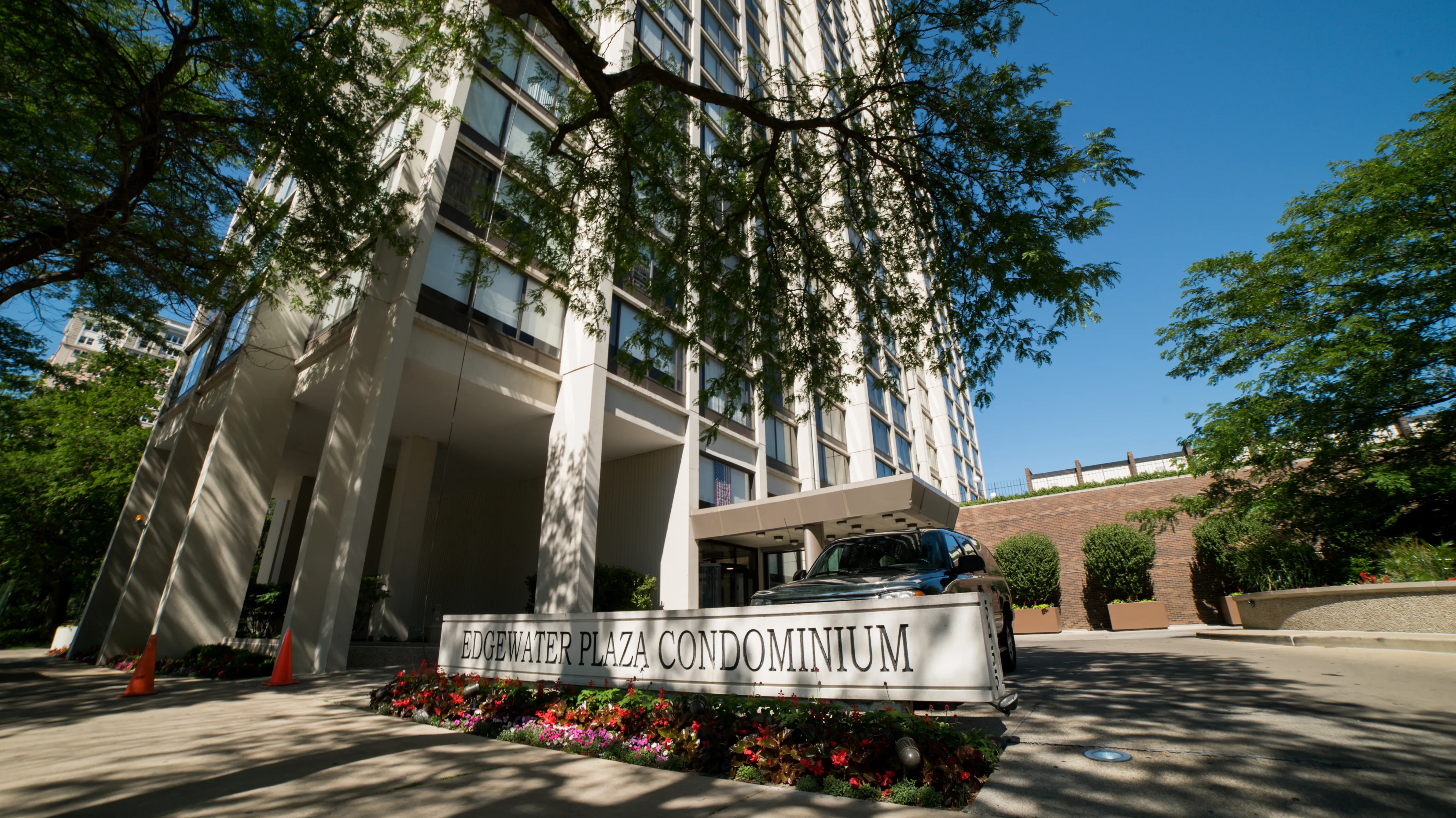 5455 N SHERIDAN RD 60640-5455 Edgewater Plaza-Chicago-IL