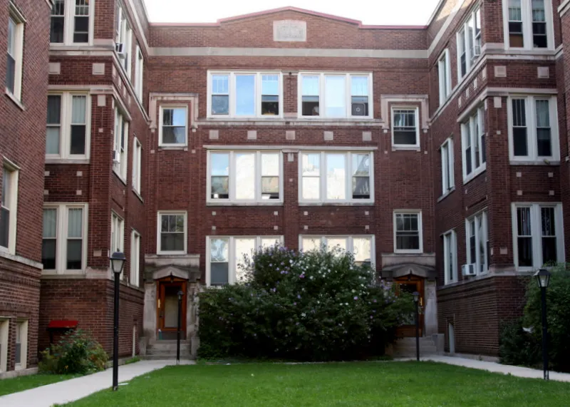 building exterior 5530 N Winthrop Apartments