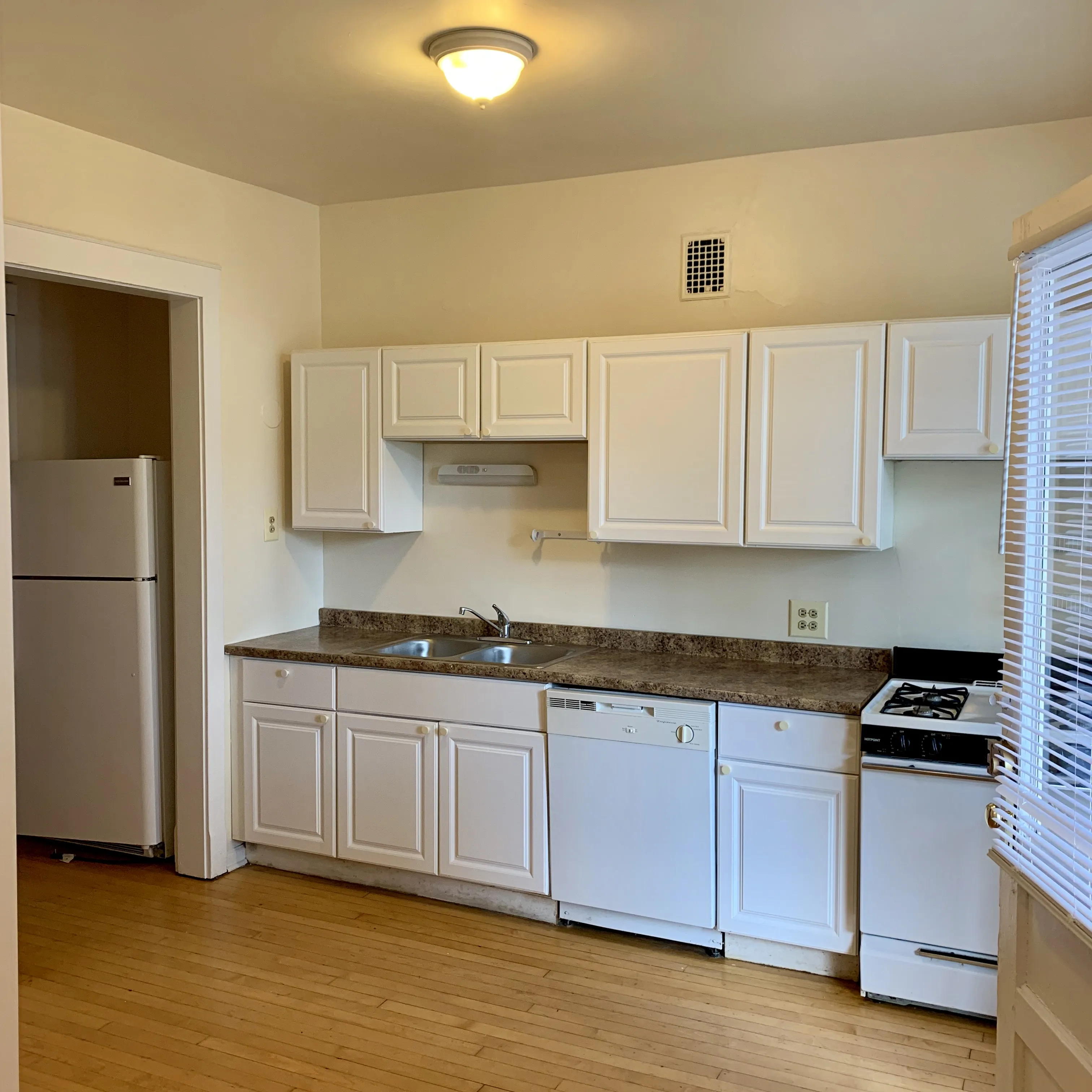 5857 N KENMORE AVE 60660-Kenmore Apartments-unit#03-Chicago-IL