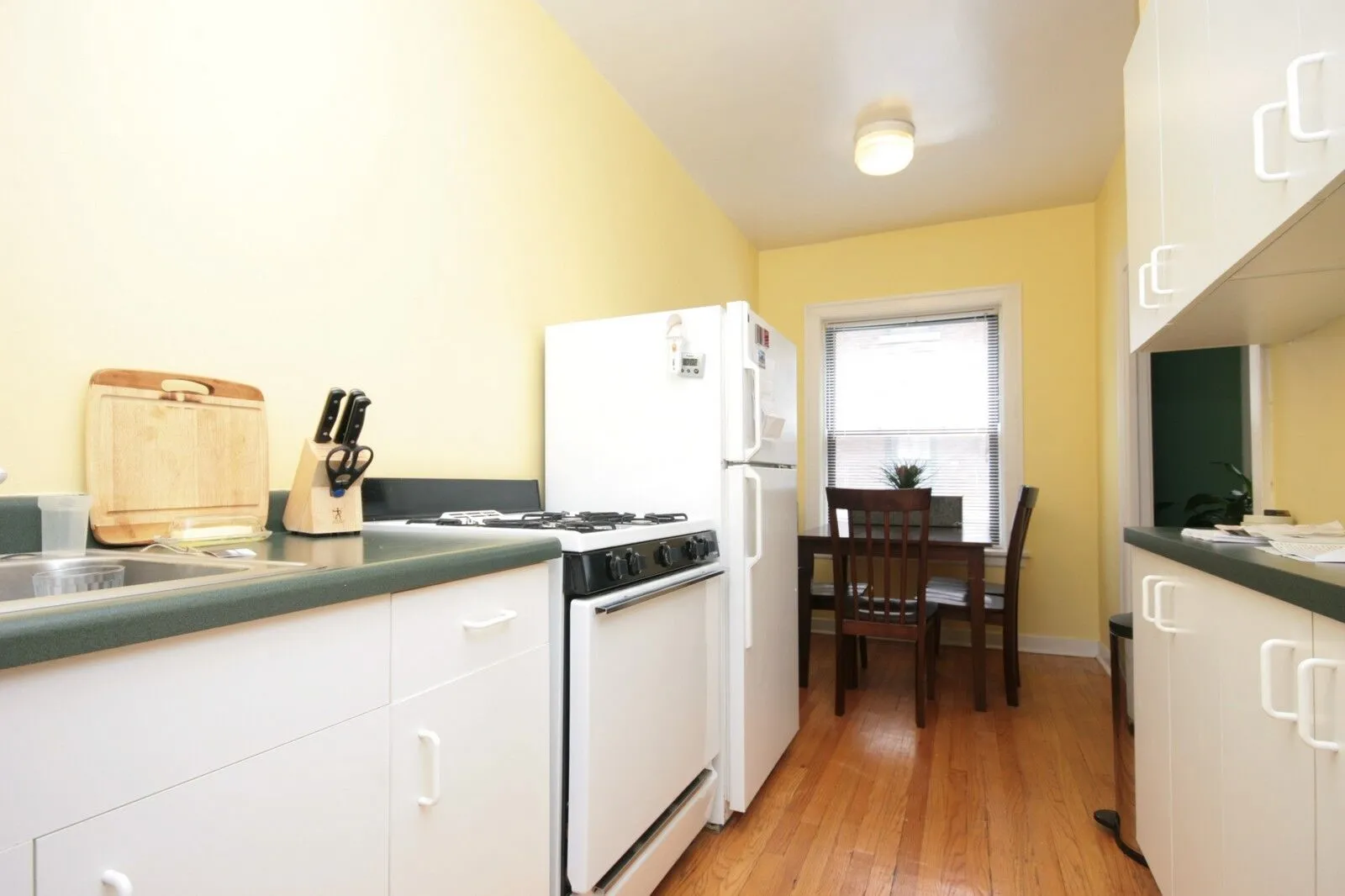 5552-5560 North Lakewood Apartments