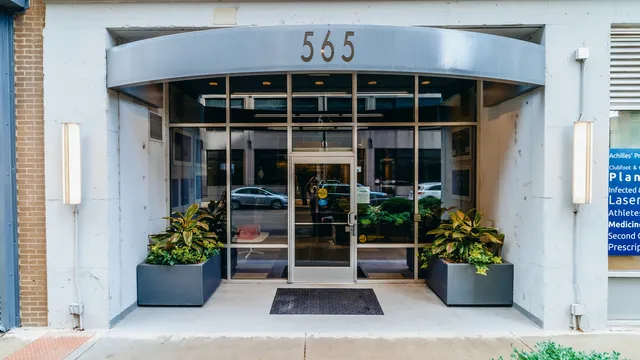 565 West Quincy Apartments