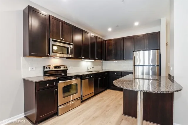 565 West Quincy Apartments