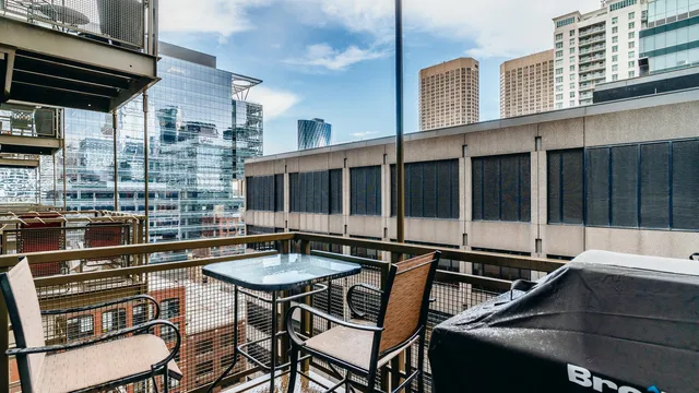 565 West Quincy Apartments