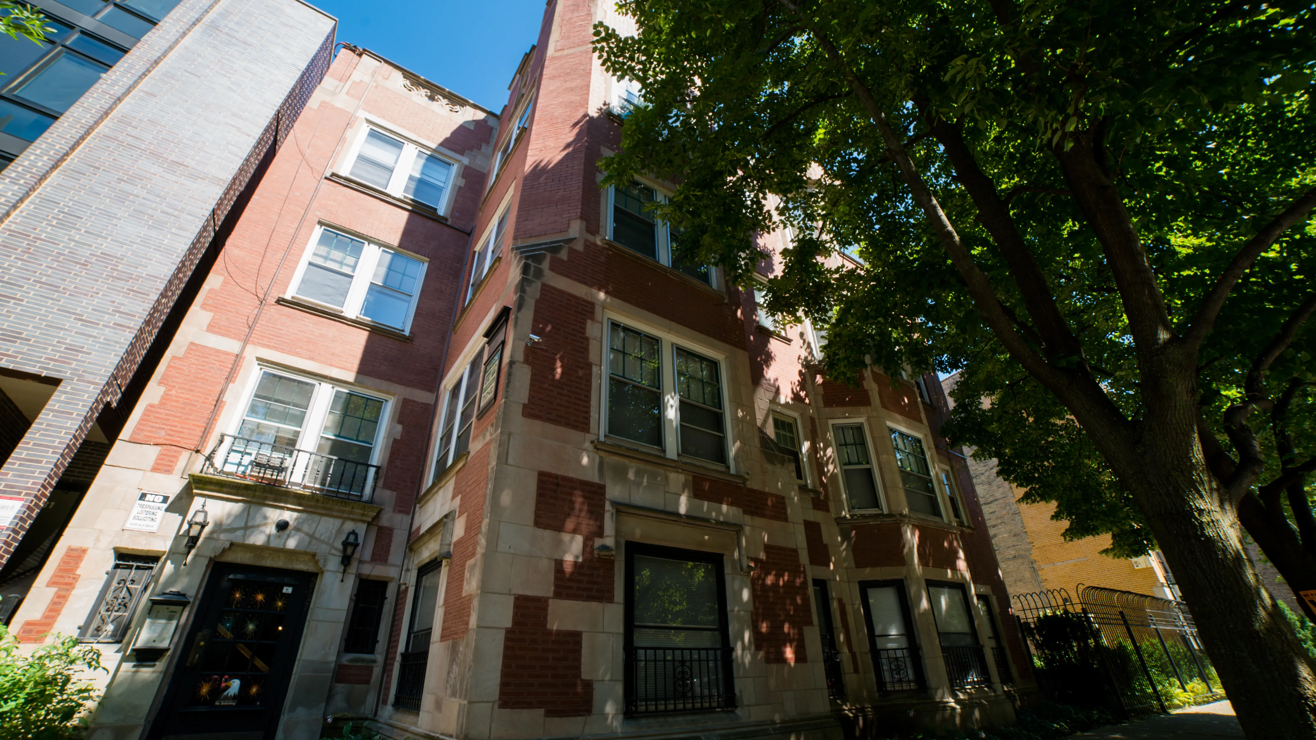 5727 N Winthrop Apartments