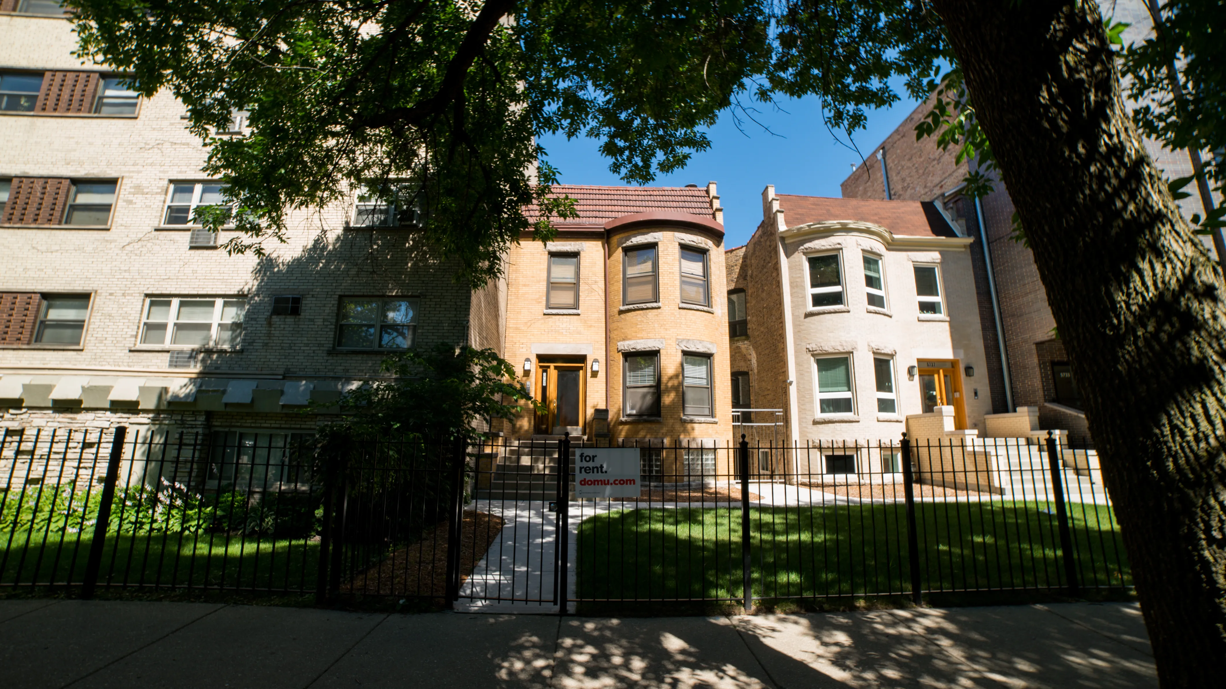 5739 N Winthrop Apartments