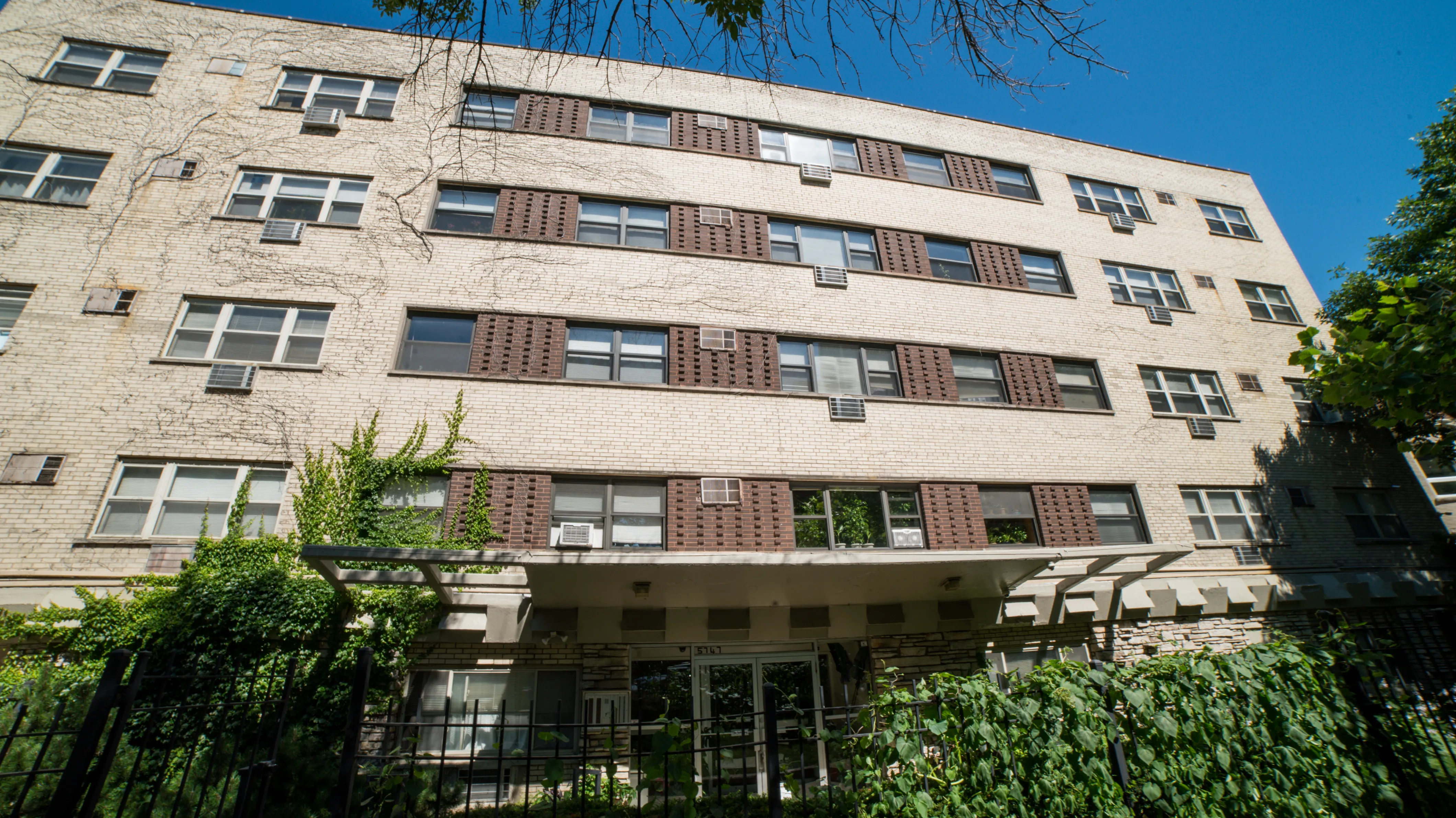 5747 N WINTHROP AVE 60660-5747 N Winthrop-Chicago-IL