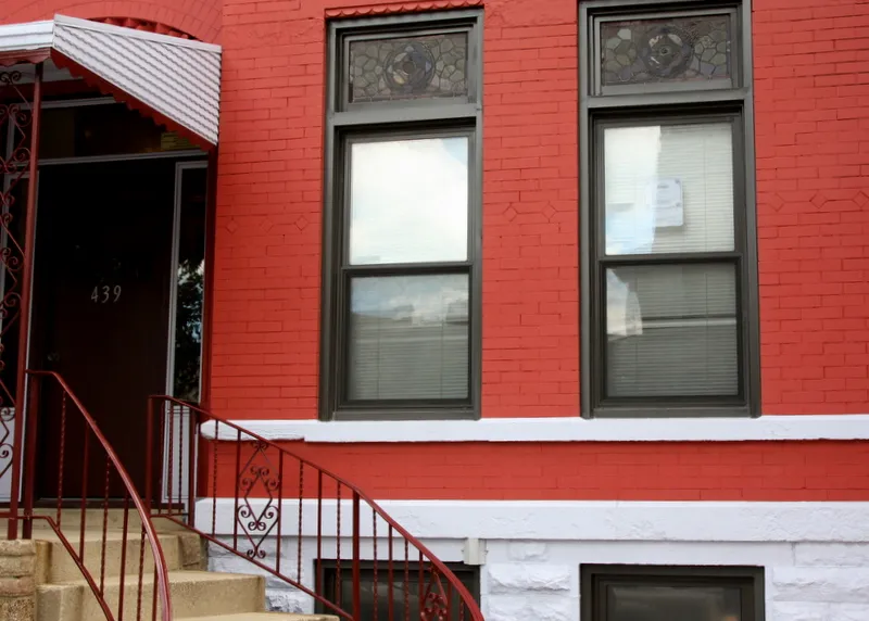 red brick exterior of 439 W. St. James apartments in Lincoln Park Chicago