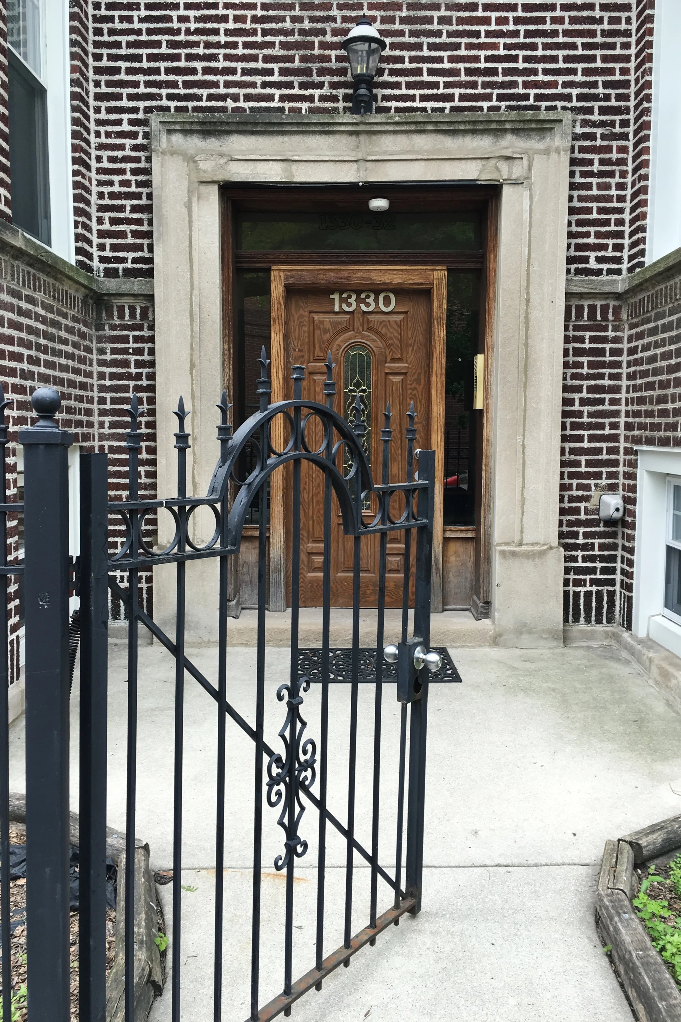 1330 W Argyle Apartments