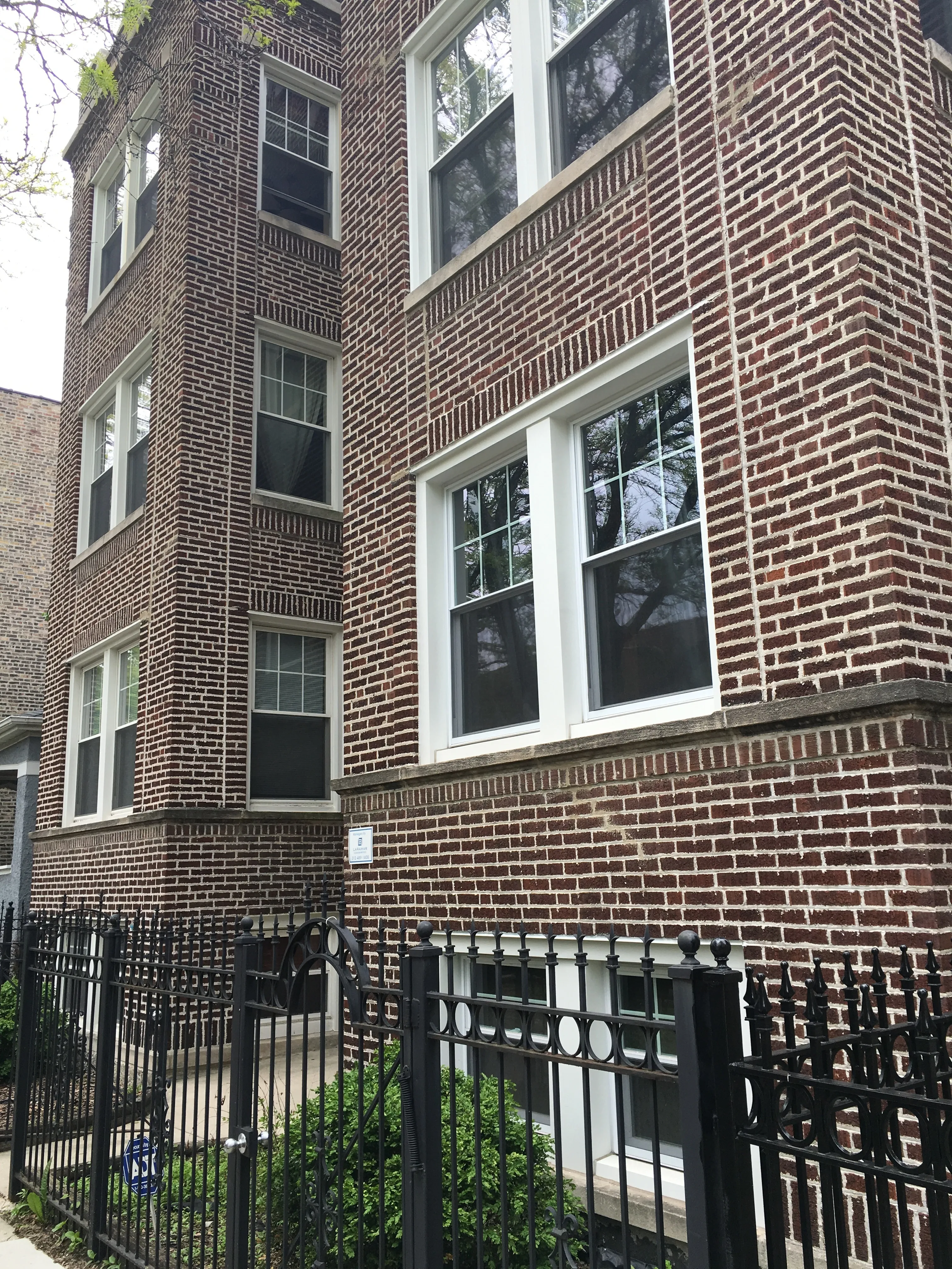1330 W Argyle Apartments