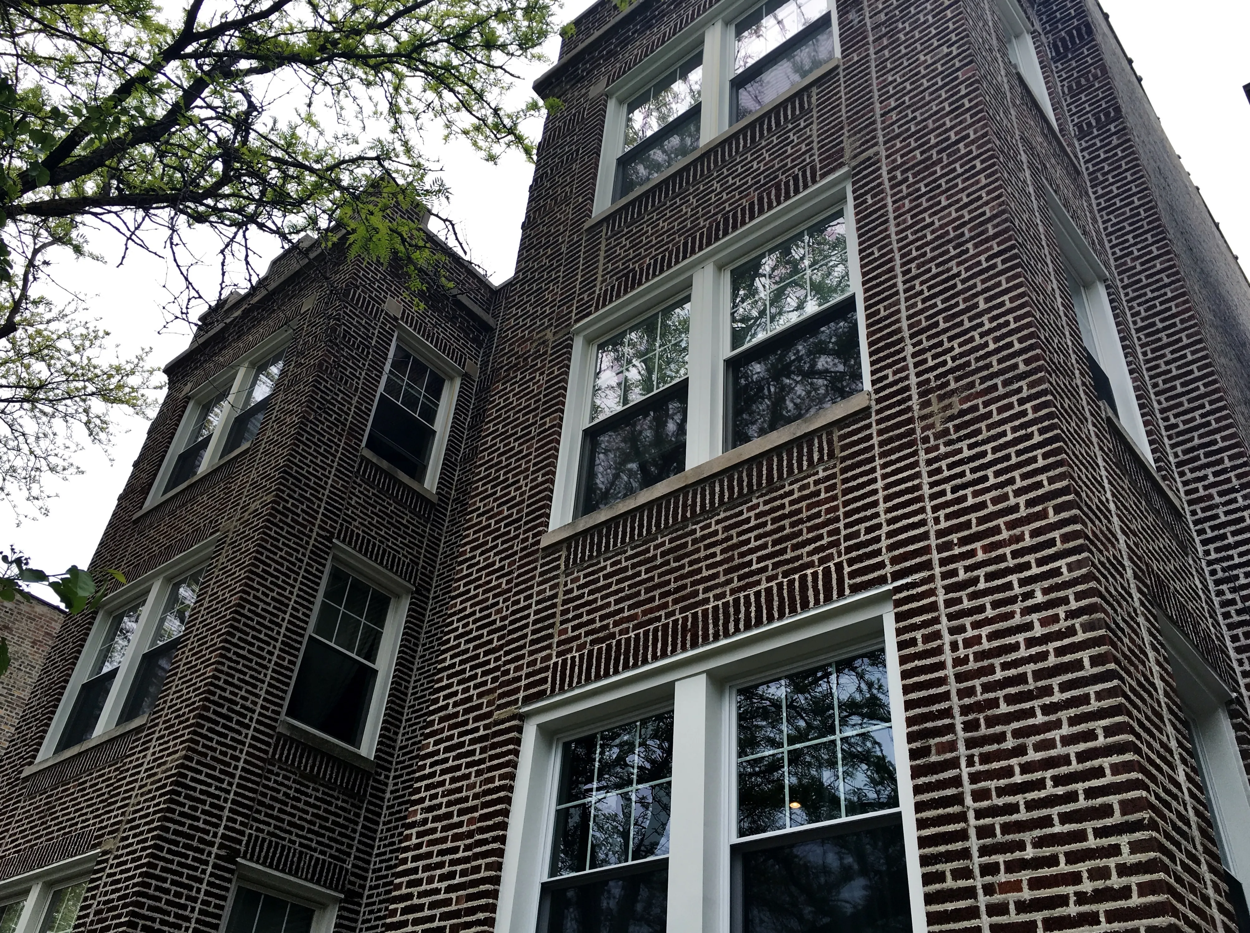 1330 W Argyle Apartments