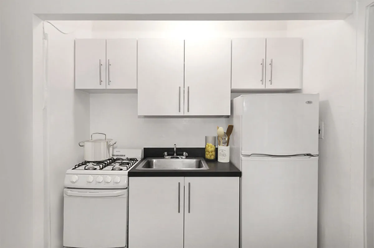 596 West Hawthorne, Studio Apartment