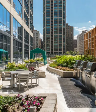 sky lounge at 73 East Lake Apartments in the Chicago Loop