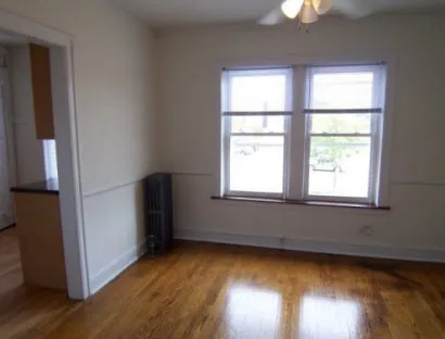 2557 West Montrose Apartments