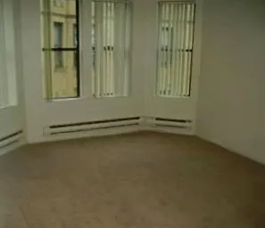 the grass and landscaped courtyard of The Dickens Courtyard Apartments