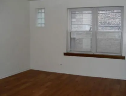 4241 N Kenmore Apartments