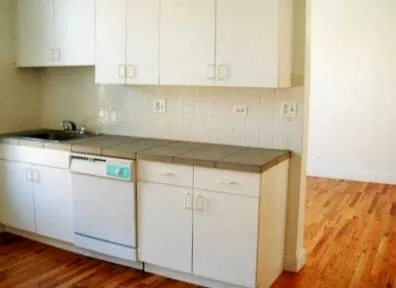 900-902 W Montrose Apartments