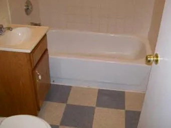 4631 S Lake Park Apartments