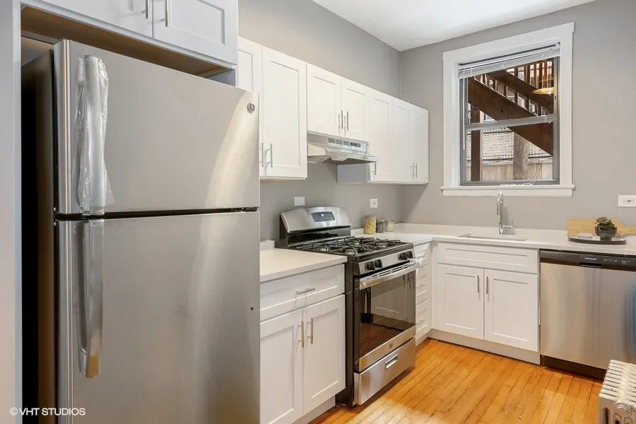 439 W Melrose Apartments