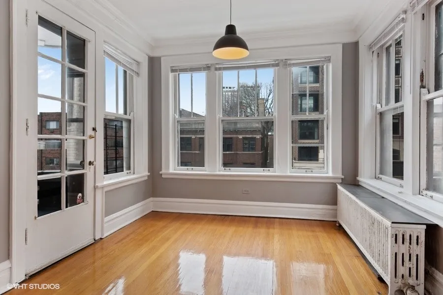 439 W Melrose Apartments