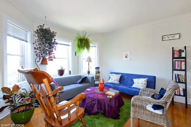 model furnished living room at 6616 North Glenwood Apartments