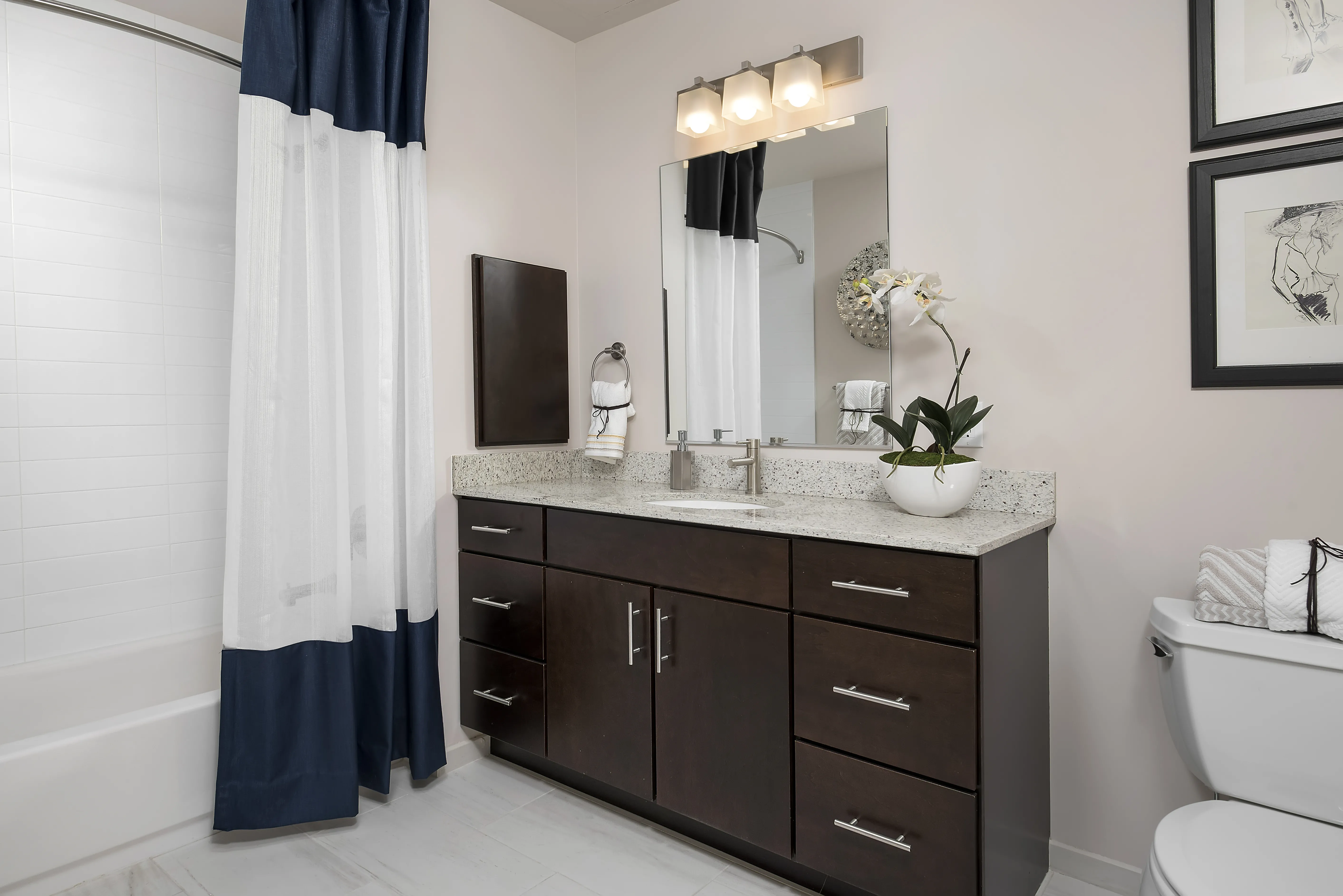 Vantage Oak Park Apartments